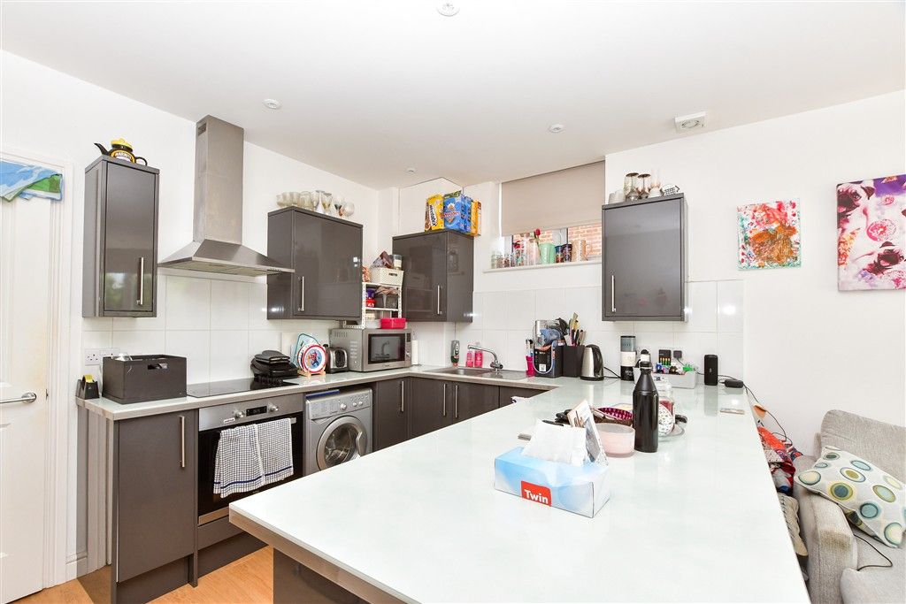 Property photo 1 of 11 Lounge/Kitchen