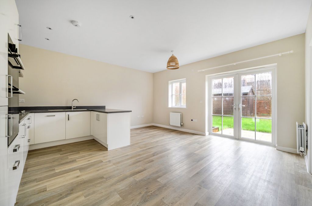 Property photo 3 of 16 1389082-22-693Aad...