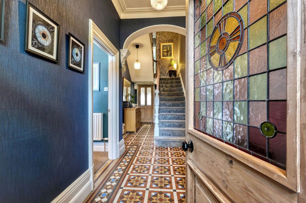 Property photo 2 of 34