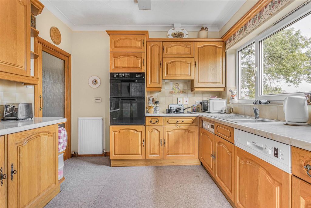 Property photo 2 of 24 11_64380-1.Jpg