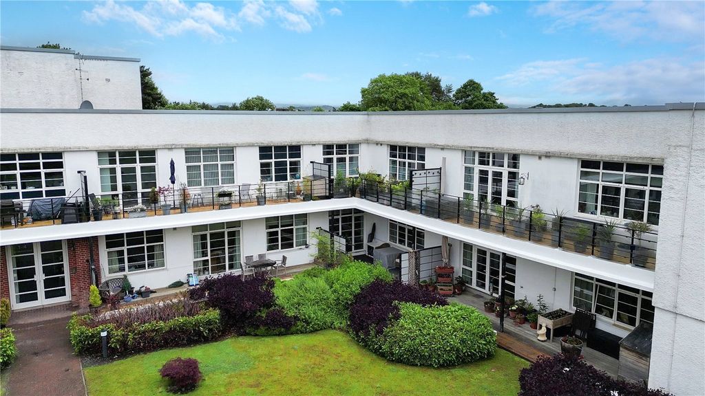 Property photo 1 of 28 Communal Gardens