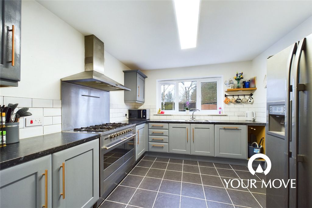 Property photo 3 of 22 Kitchen / Breakfast