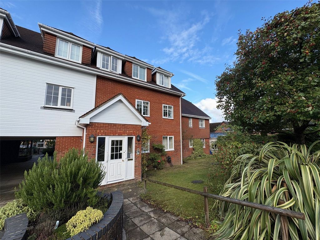 Property photo 1 of 10 External Elevation