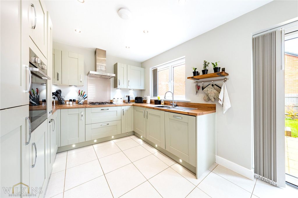 Property photo 2 of 36 Picture No. 09