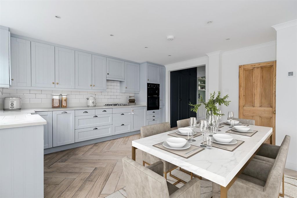 Property photo 3 of 9 16.Jpeg