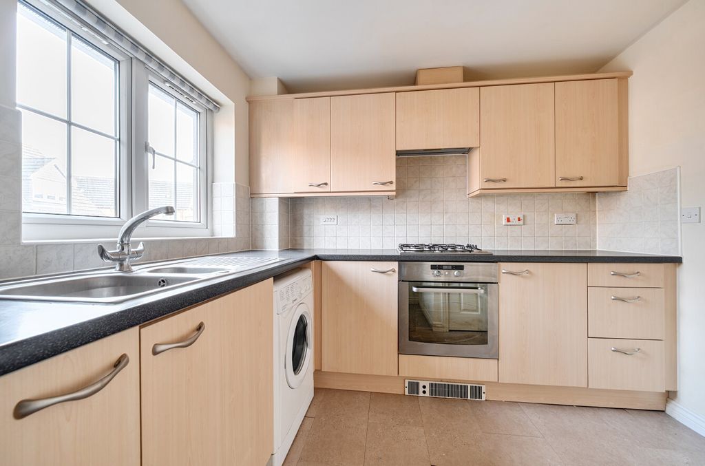 Property photo 2 of 11 1395072-12-694955...