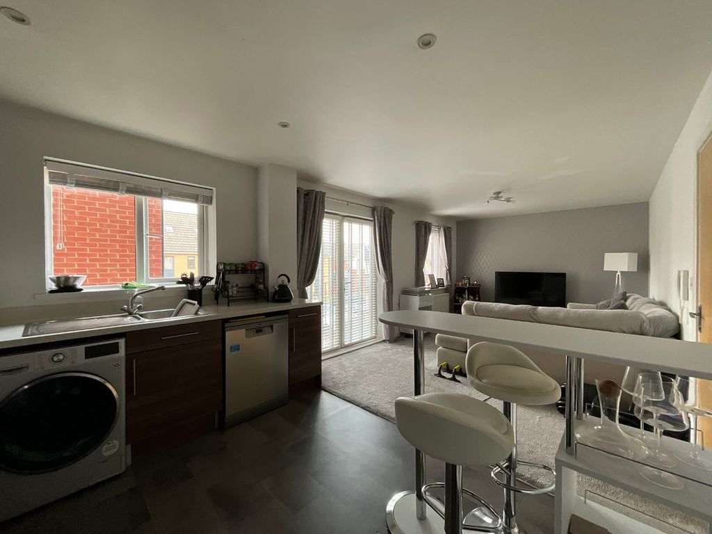 Property photo 2 of 11 4327153