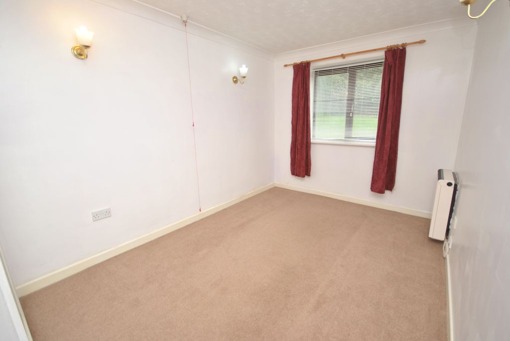 Property photo 2 of 10 Bedroom One