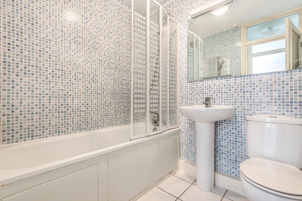 Property photo 2 of 4 Bathroom