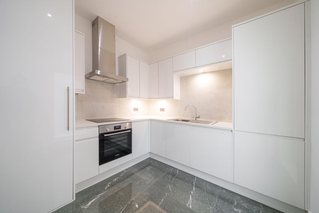 Property photo 3 of 12 Kitchen