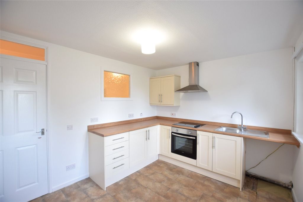 Property photo 1 of 8 Kitchen