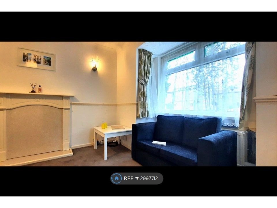 Property photo 1 of 7 Living Room