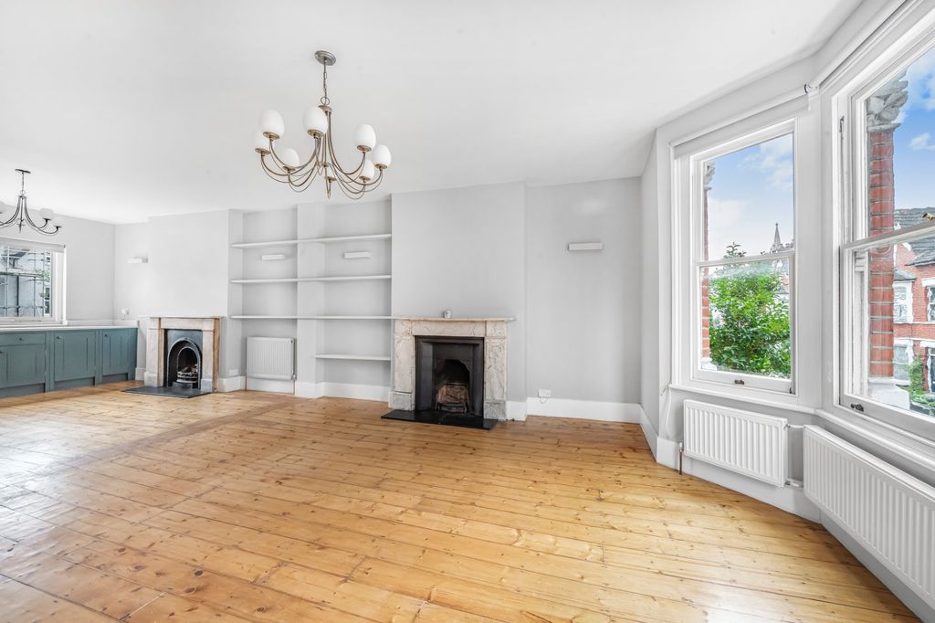 Property photo 2 of 10