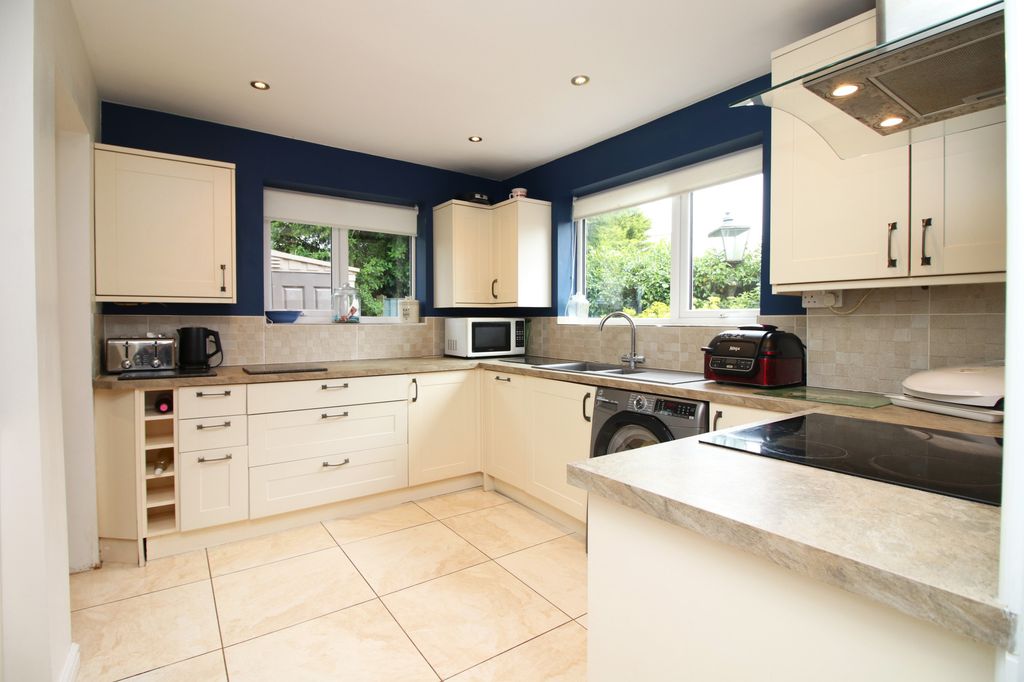 Property photo 2 of 30