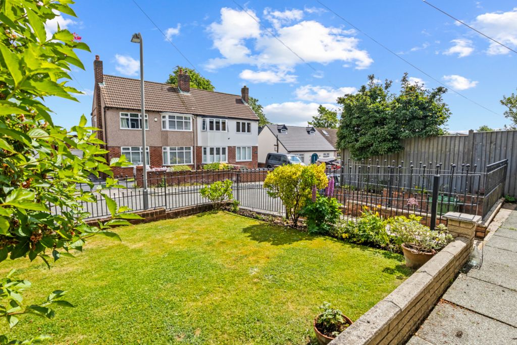 Property photo 2 of 33