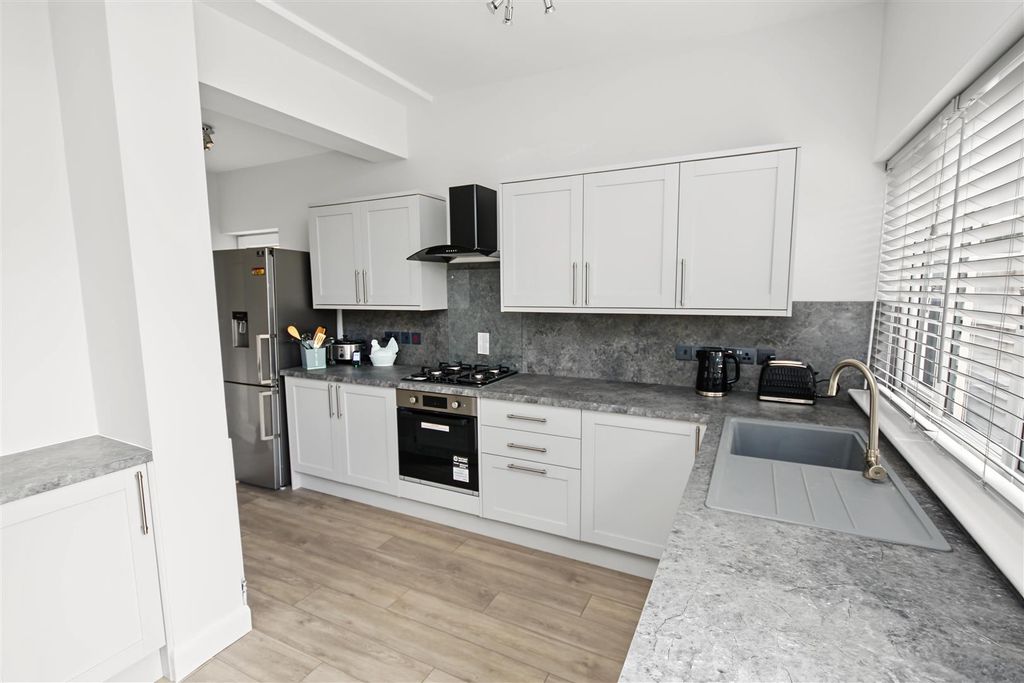 Property photo 3 of 19 Kitchen 1.Jpg