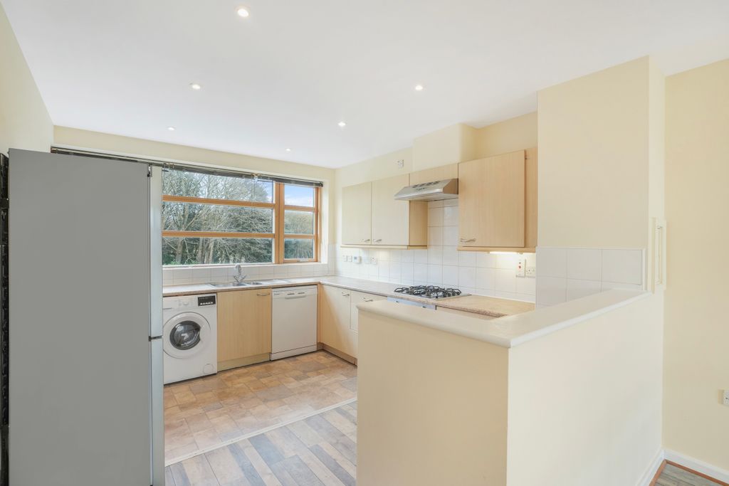 Property photo 2 of 31