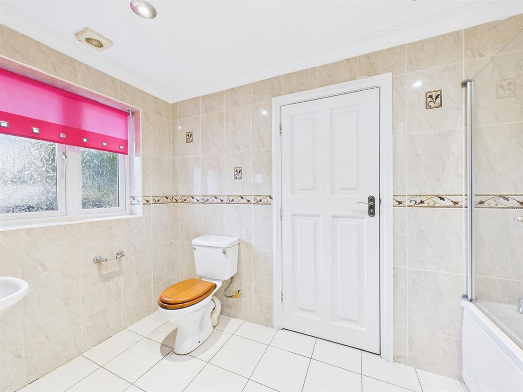 Property photo 3 of 14 Cam02885G0-Pr0546-Still003.Jpg