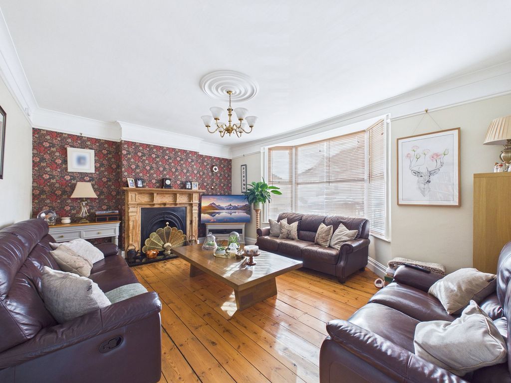 Property photo 2 of 27