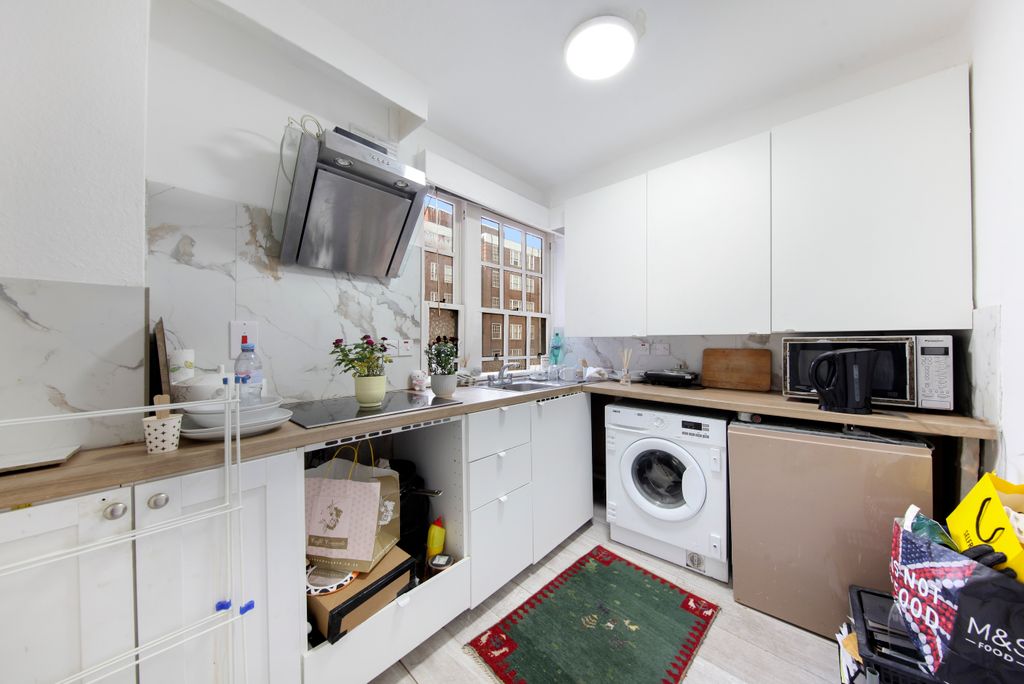 Property photo 2 of 7 Flat 250, Park West - 4Tya9Oov5Ursewfoivju.Jpg
