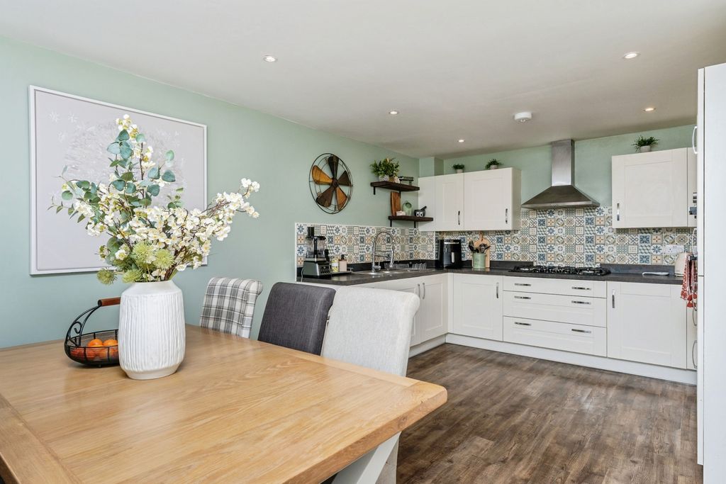 Property photo 2 of 31 Pbox-Img.Jpg