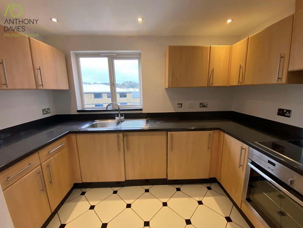Property photo 2 of 12 0Bd218Be-9161-4Faf-947d-735F51A3E3E5.Jpg