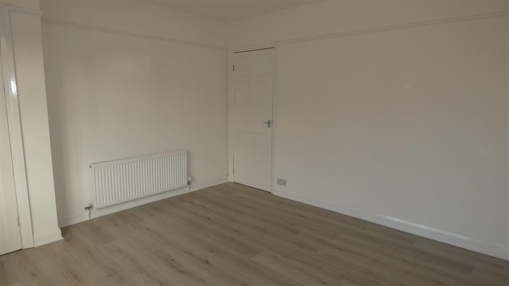 Property photo 3 of 14 P1050382.Jpg