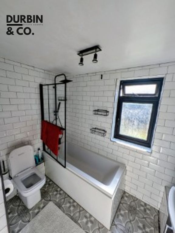 Property photo 1 of 11 Bathroom