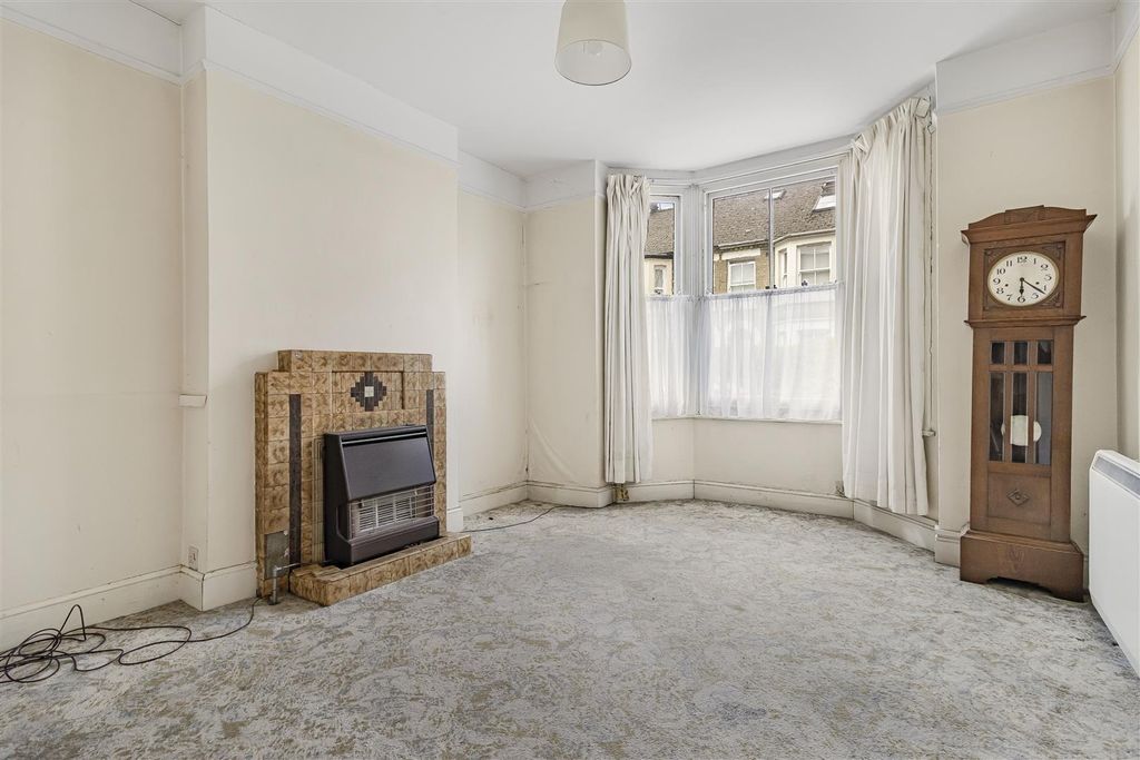 Property photo 2 of 17 13_81800.Jpg