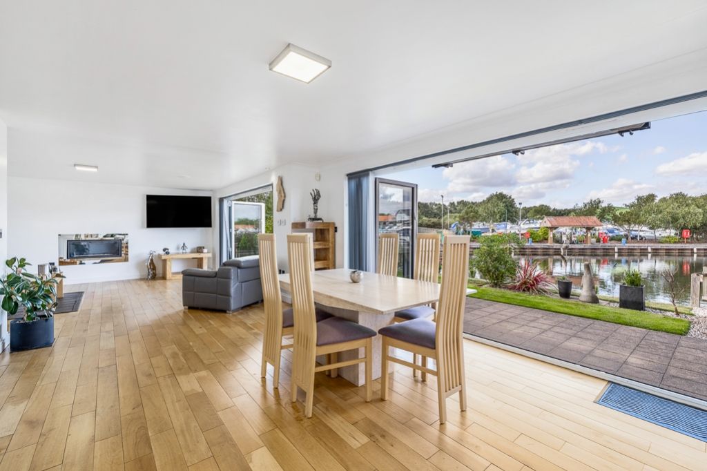 Property photo 2 of 35 143 Park Lane (Burton Waters)-20