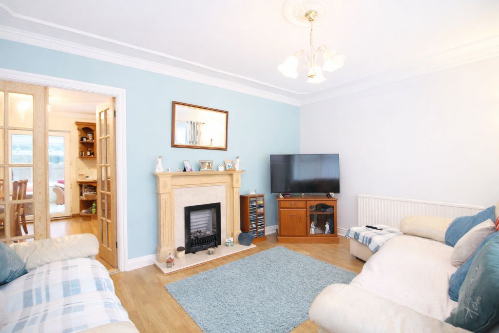 Property photo 3 of 14 Lounge