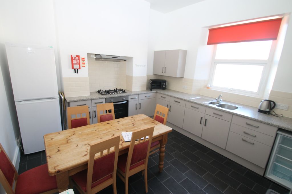Property photo 3 of 15 Kitchen