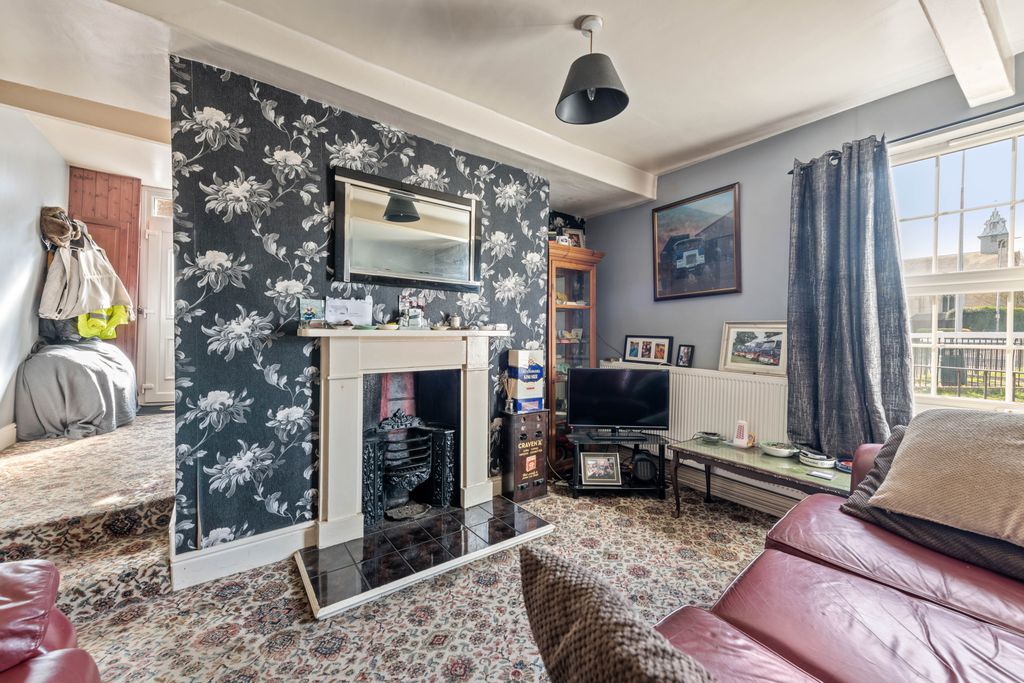 Property photo 2 of 18