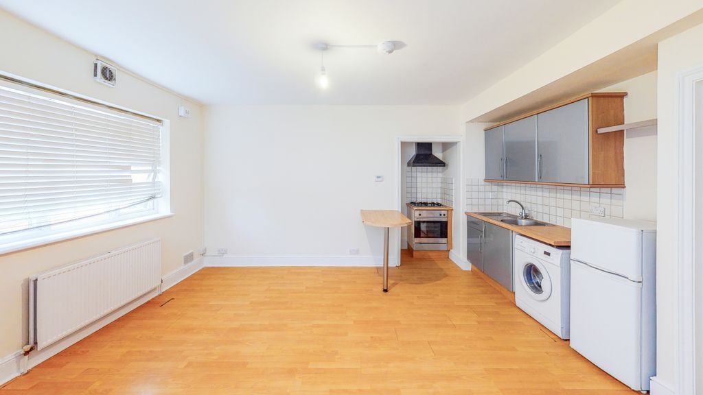 Property photo 2 of 16 167-High-Street-Unfurnished