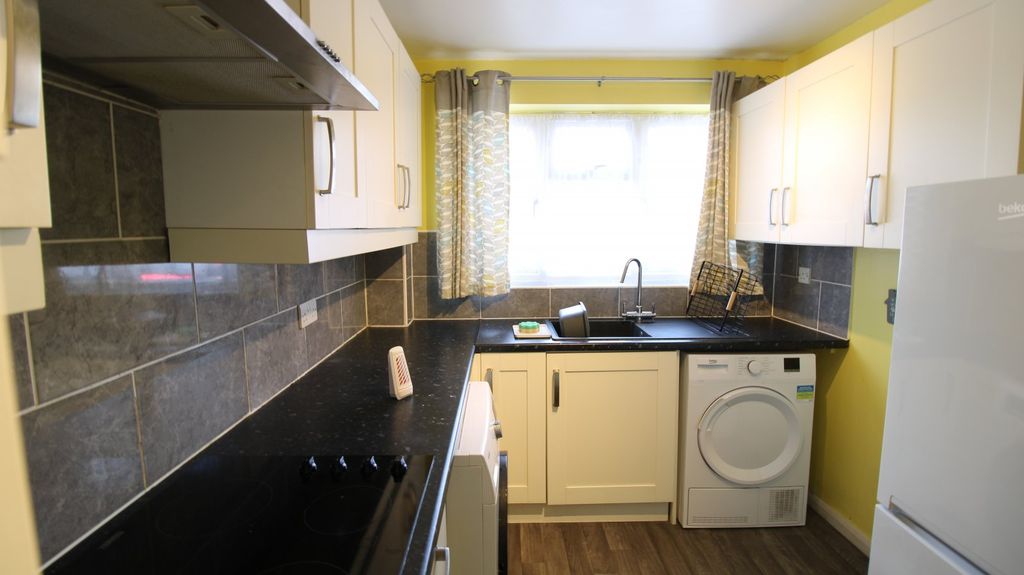 Property photo 3 of 6 Kitchen