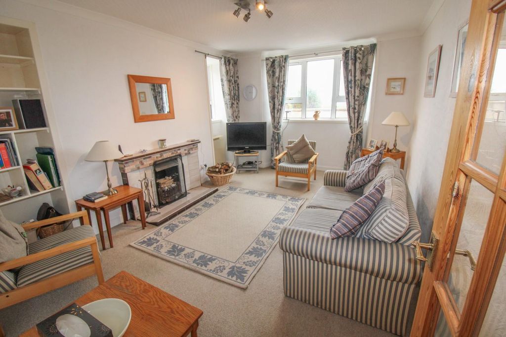 Property photo 3 of 14 Lounge-2.Jpg