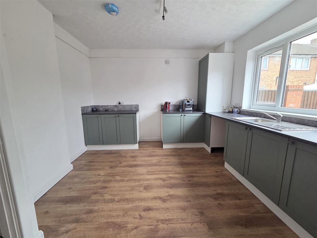 Property photo 3 of 10 Kitchen Diner