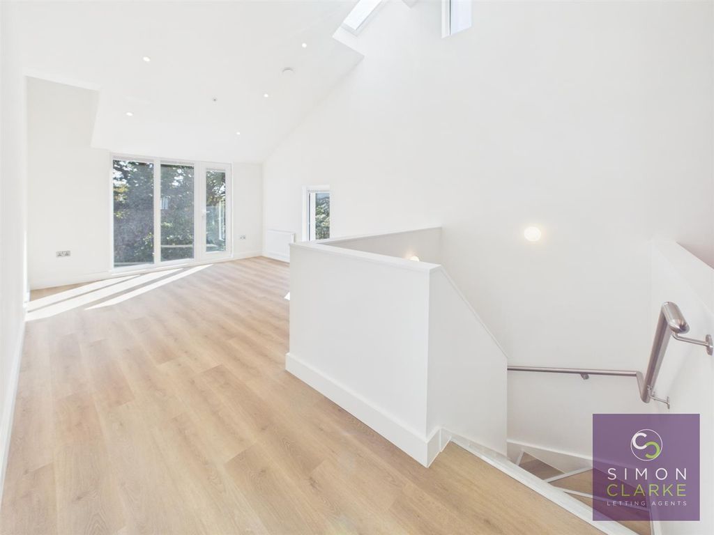 Property photo 2 of 13 Cam05425G0-Pr0173-Still016.Jpg
