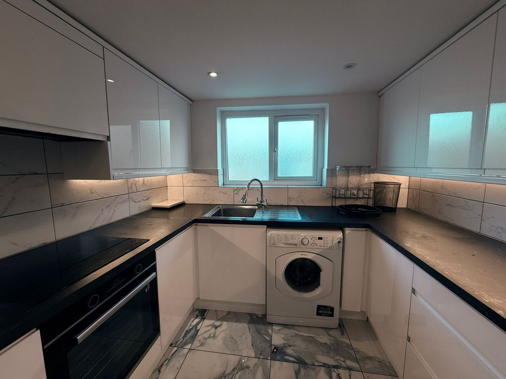 Property photo 1 of 7 Two Bedroom Newly Refurbished Flat Ideal For Small Families- Ilford Lane
