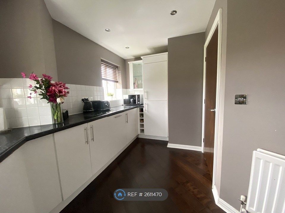 Property photo 3 of 12 Kitchen