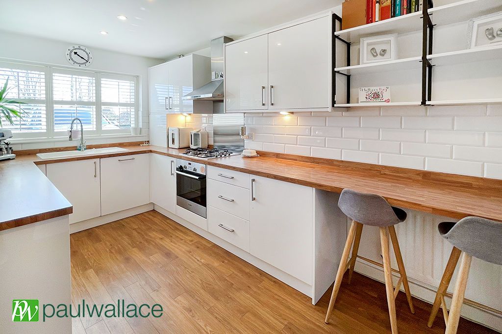 Property photo 3 of 18 Kitchen