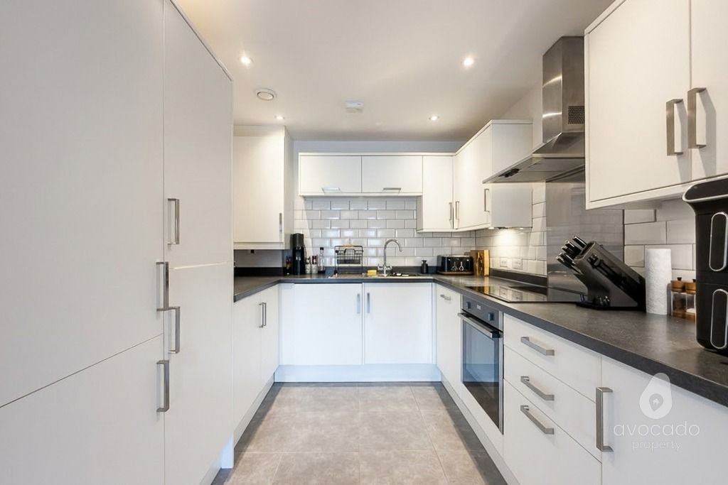 Property photo 2 of 11 5515612