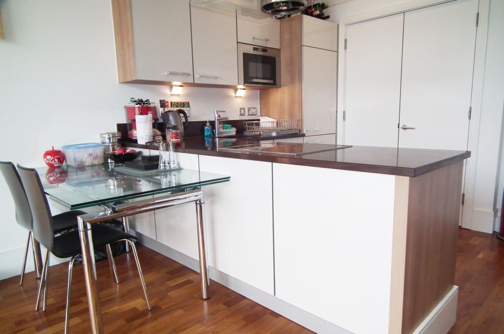 Property photo 3 of 11 Modern Kitchen