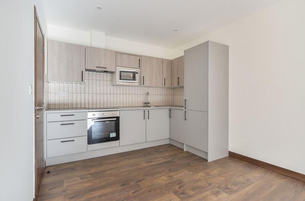 Property photo 2 of 20 1524039-12-6Ab0F95Adce36.Jpg