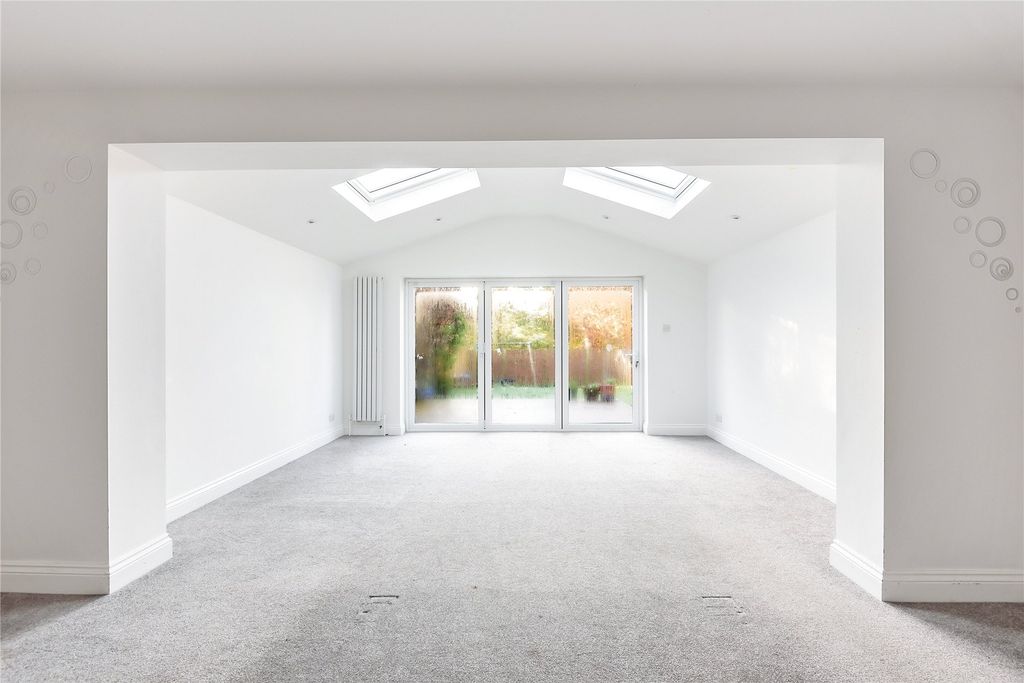 Property photo 2 of 19 Picture No. 34