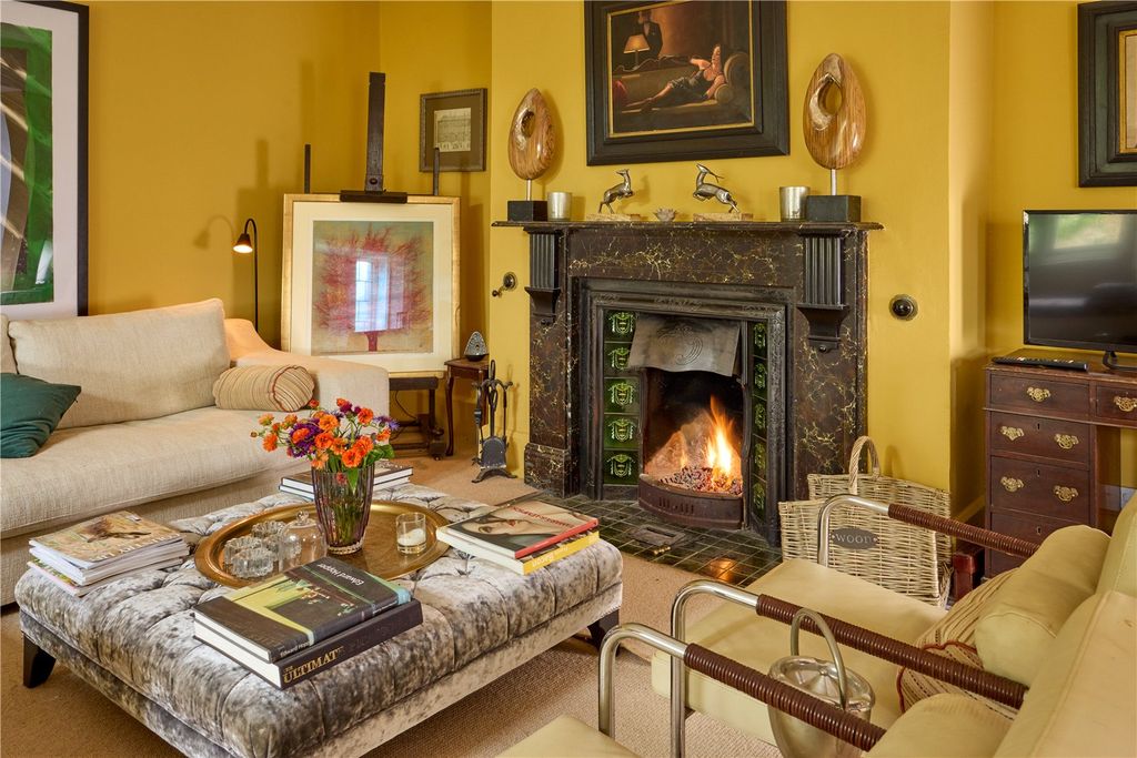 Property photo 3 of 18 Sitting Room