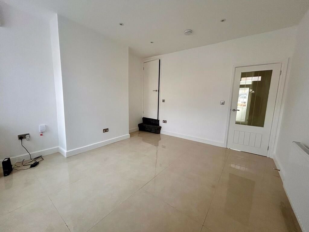 Property photo 3 of 19 Photo 23