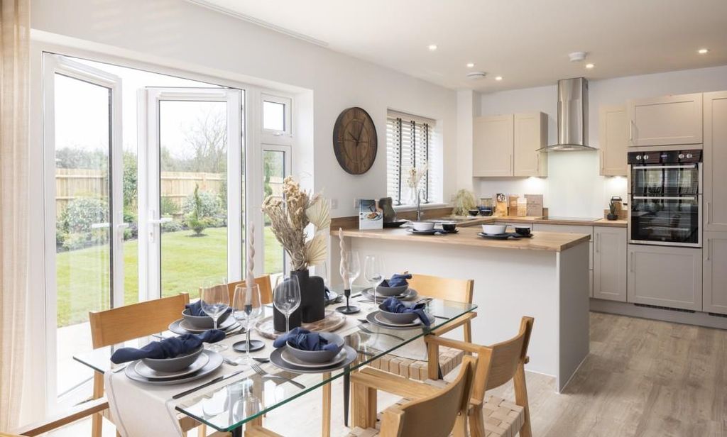 Property photo 3 of 11 Kitchen/Diner