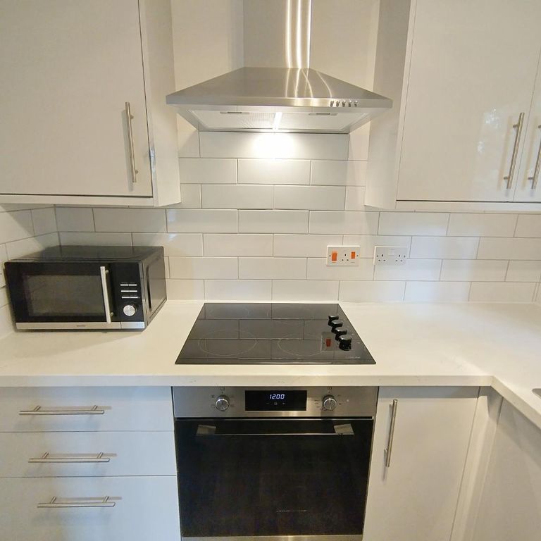 Property photo 3 of 11 Kitchen 2.Jpg