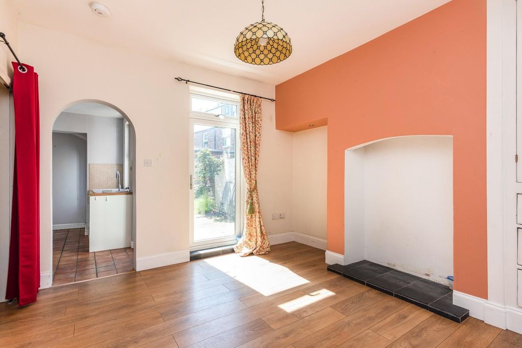 Property photo 3 of 18 298Huntingtonroad-9.Jpg